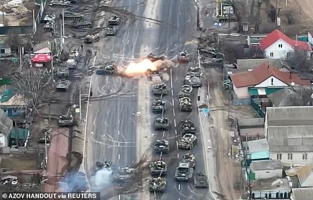While the Red Army was still advancing towards the capital through Brovary last night, a surprise attack from the front and back of the convoy obliterated a number of Russian T-72 tanks and other vehicles, forcing those who survived to turn and leave.